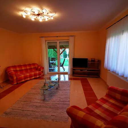Holiday home Vecsey Nyaralohaz Zamardi